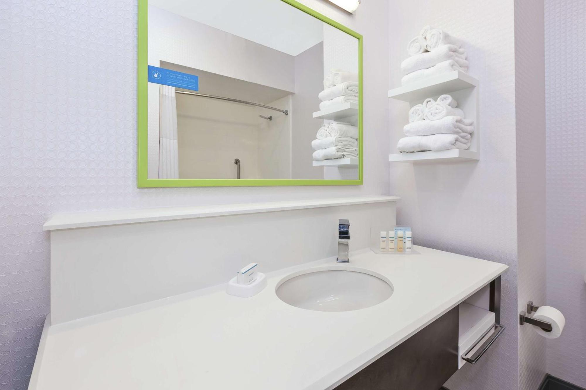 Hampton Inn Седалия Экстерьер фото