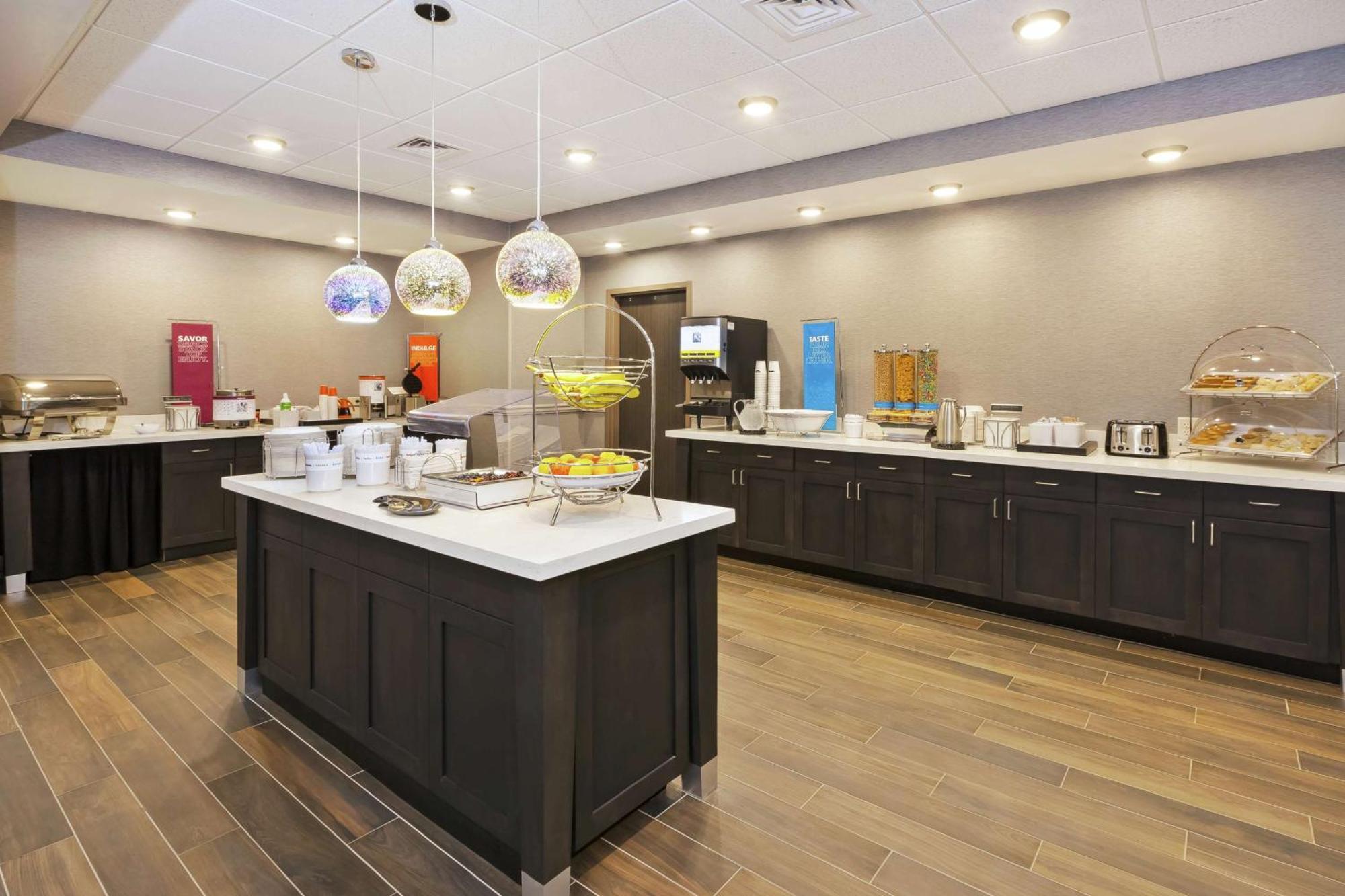 Hampton Inn Седалия Экстерьер фото